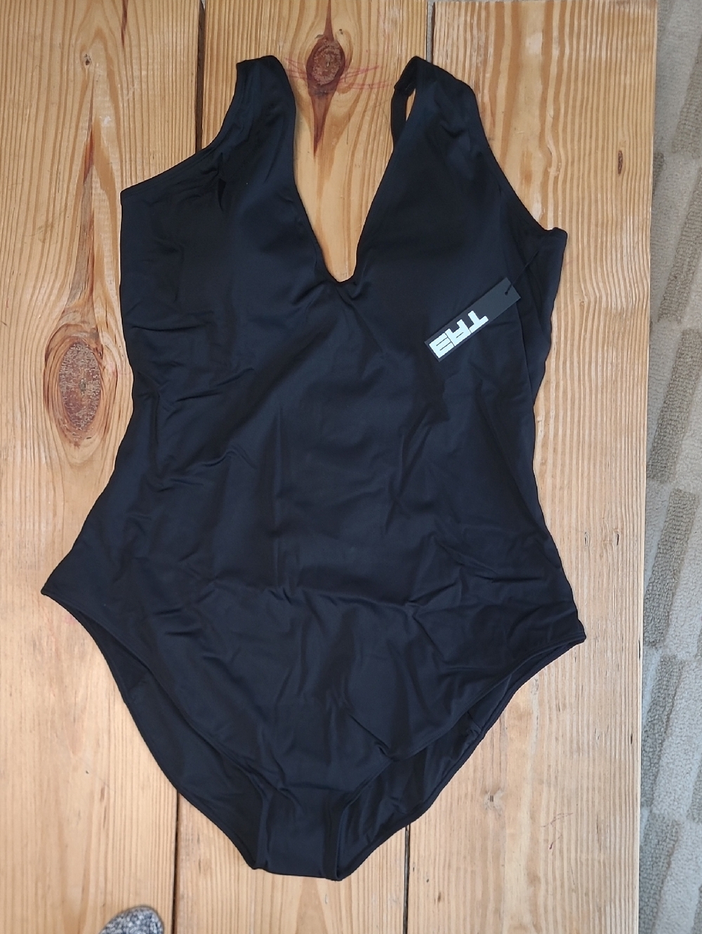 90. NWT  $175 STYLE PLUNGEY  4X  XLONG